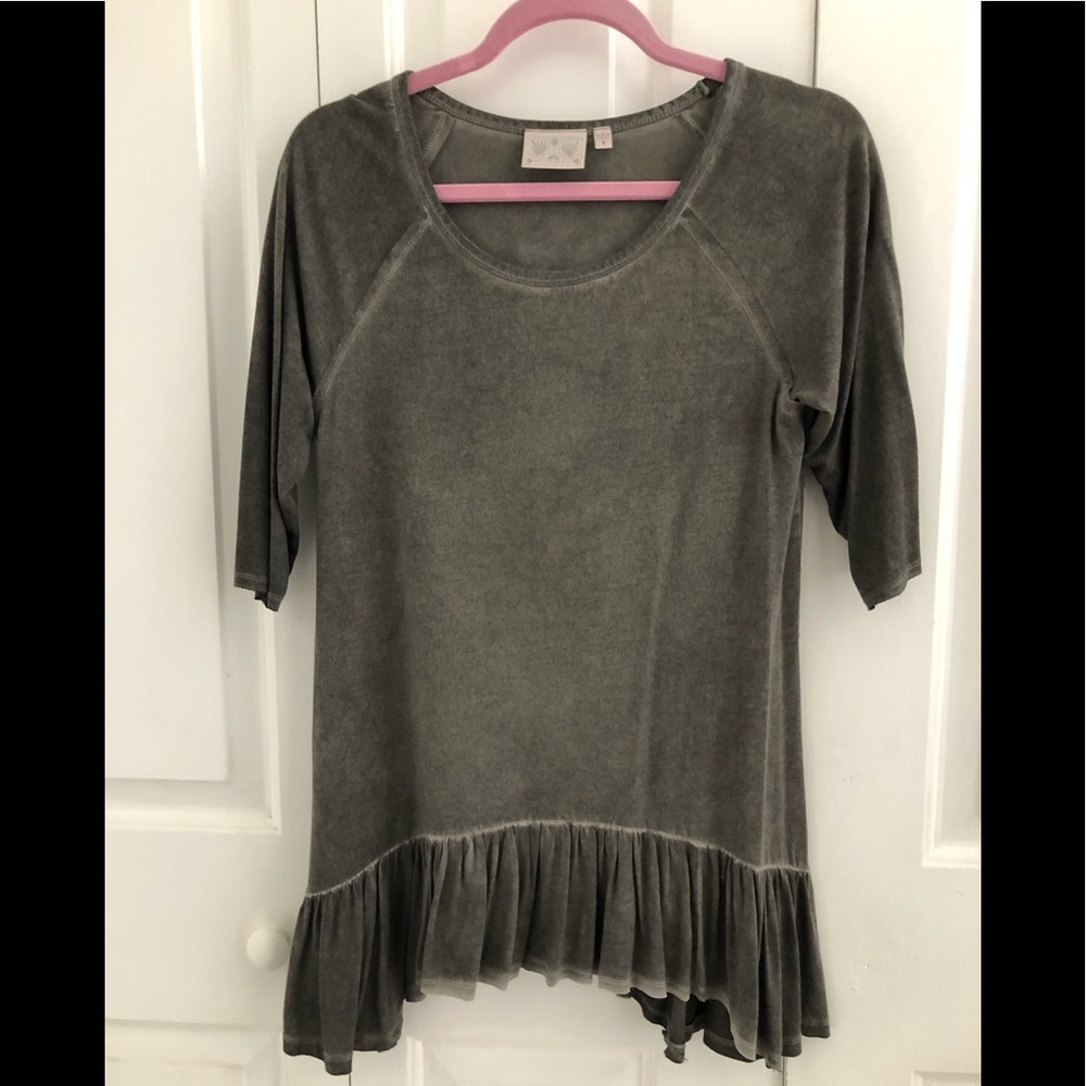Dantelle cute ruffled top.